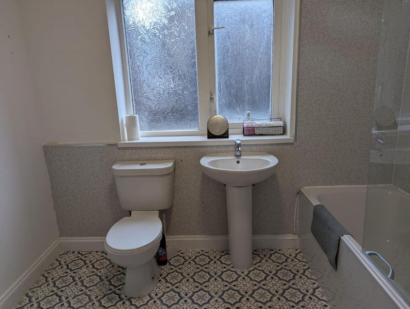 3 Bed Executive Apartment *